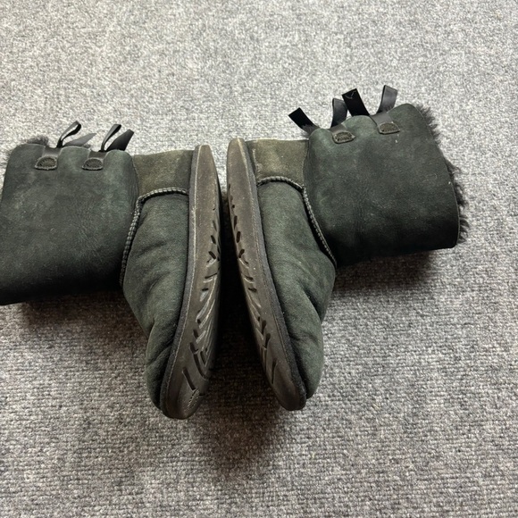 UGG Women’s Black Bailey Bow II Boots size: 6 - Picture 2 of 12